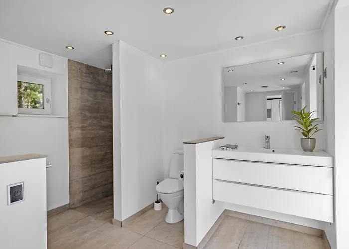 Holiday home 3 Bedroom Pet Friendly In *
